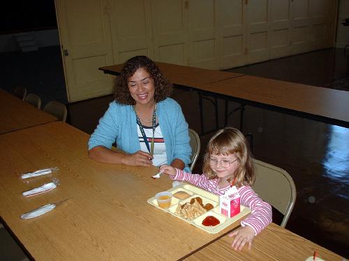 alsatia's first day at pre-k - lunch .jpg 26.5K